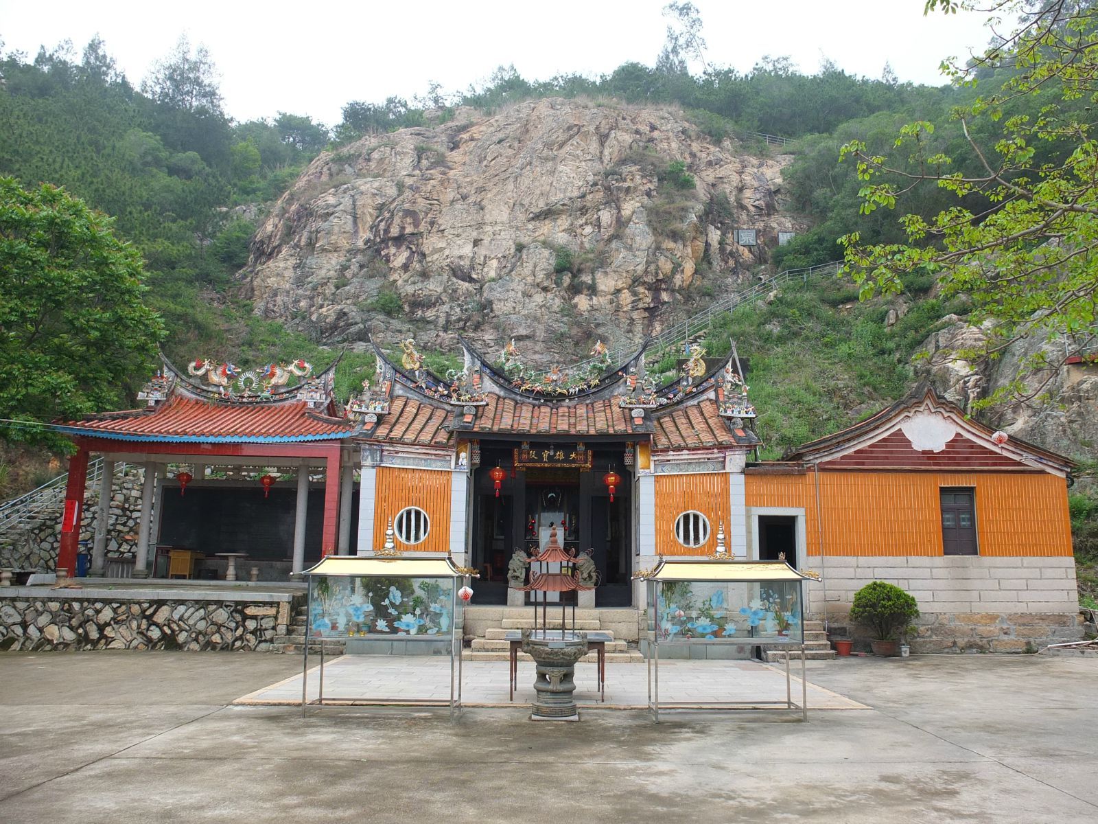 翔安內厝鎮(zhèn)三魁山[出米巖] - 保生大帝 (1)_翔安內厝鎮(zhèn)三魁山出米巖-保生大帝
