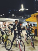 趁著撩人夜色，一起尋歡作樂！