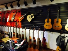 0元免費學吉他6節課公益活動廈門哪里可以學鋼琴廈門創世之音琴行