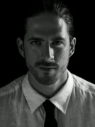 你的周末，和這位男模級分析師更配哦~